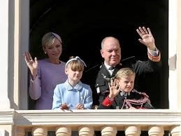 Famille Princière au balcon